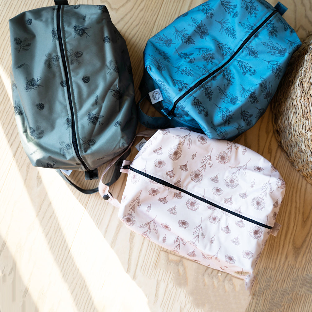 siebenKÄSEhoch - Wetbag (Nasstasche) Premium POD - aus 100 % recycelten und hochwertigen Materialien sind die perfekte Wahl für umweltbewusste Eltern.