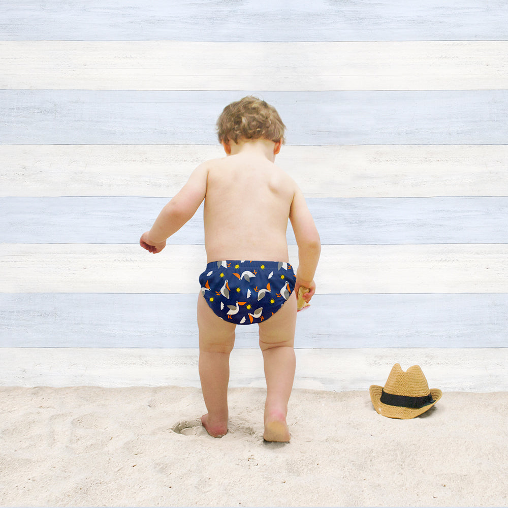 Kleinkind am Strand in der Bambino Mio Schwimmwindel Pelican Pier
