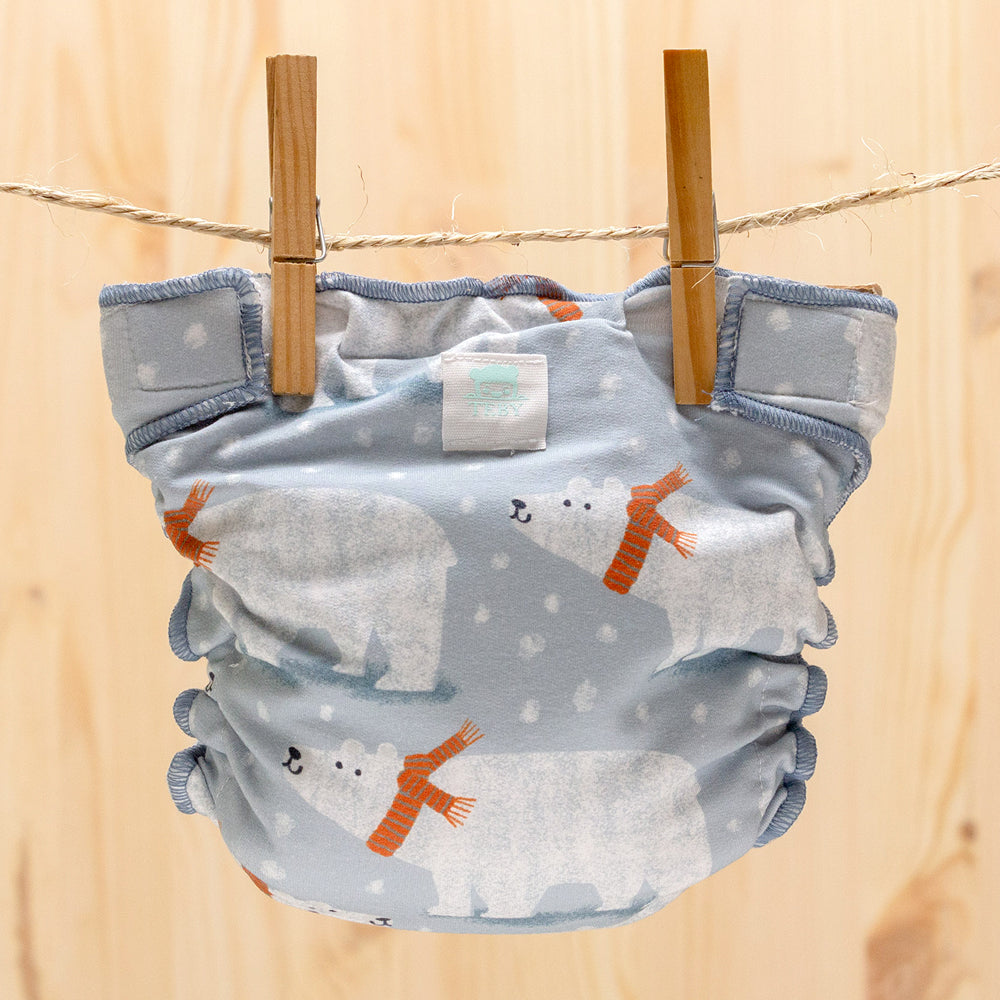 Culla di Teby Höschenwindel mit Pocketfunktion im Design Save the Bears auf der Wäscheleine (weitere Ansicht)