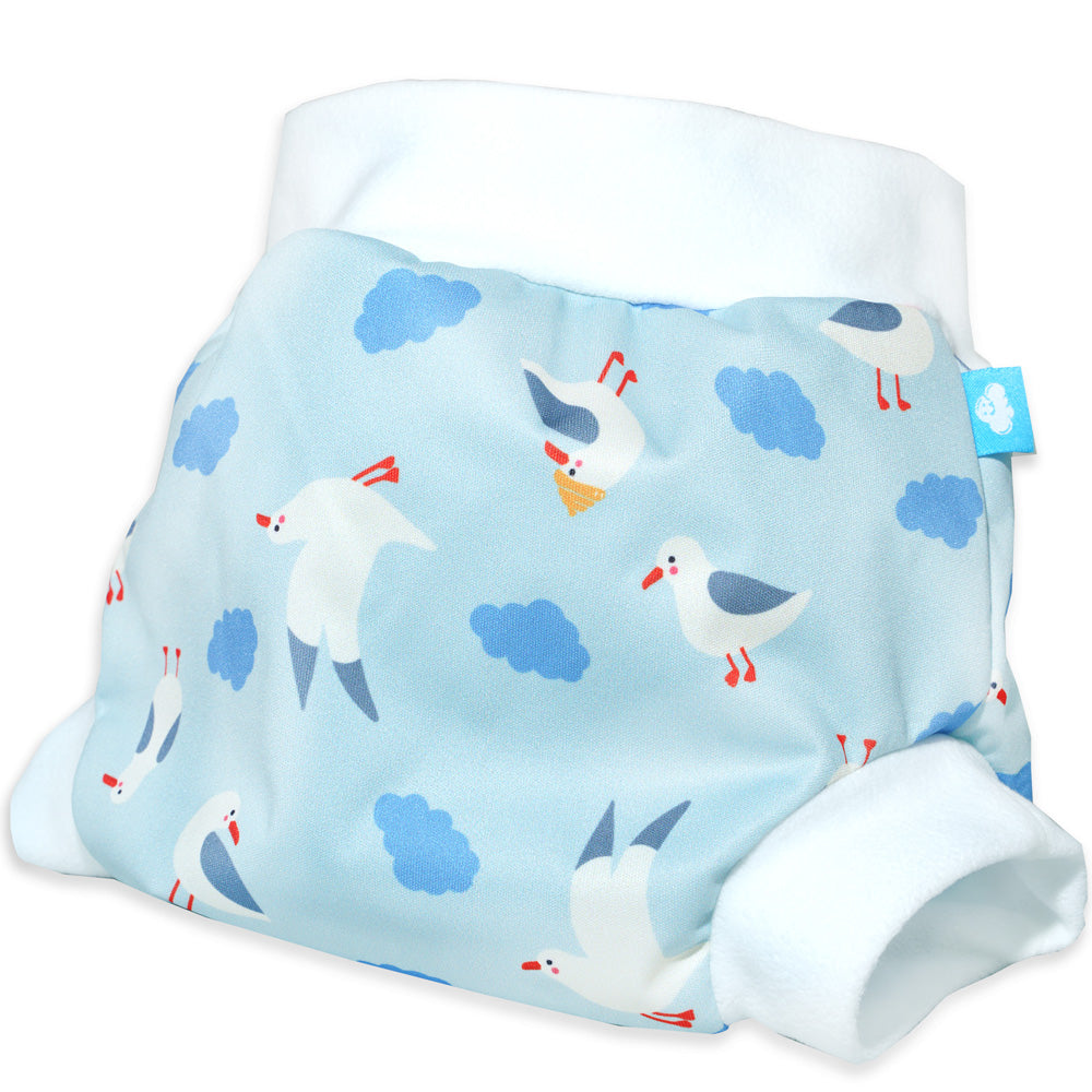 Little Clouds Schlupfhose V2 aus PUL im Design Möwen schräg von der Seite mit weichem Bund und Beinbündchen