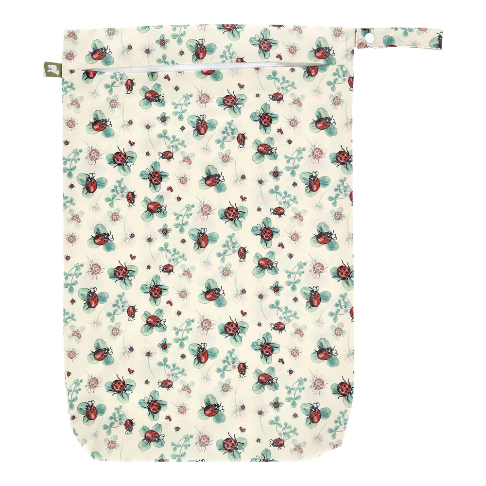 Little Lamb Hanging Nappy Pail XL im Design Ladybug Lullaby mit Marienkäfern auf Creme, von vorn mit Reißverschluss und Schlaufe
