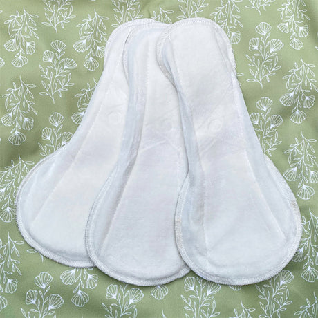 Blümchen - auslaufsichere Slip-Einlage (Menstruations-Binde) - Floral (Grün) Hanf-Bambus - 3 Stück