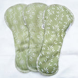 Blümchen - auslaufsichere Slip-Einlage (Menstruations-Binde) - Floral (Grün) Hanf-Bambus - 3 Stück