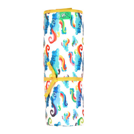 TotsBots - wasserdichte Wickelunterlage "Happy Mat" (72x47 cm)