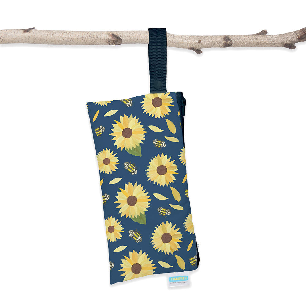 Thirsties - Clutch Bag mit Knopf-Schlaufe - Gr. XS (14x27cm)