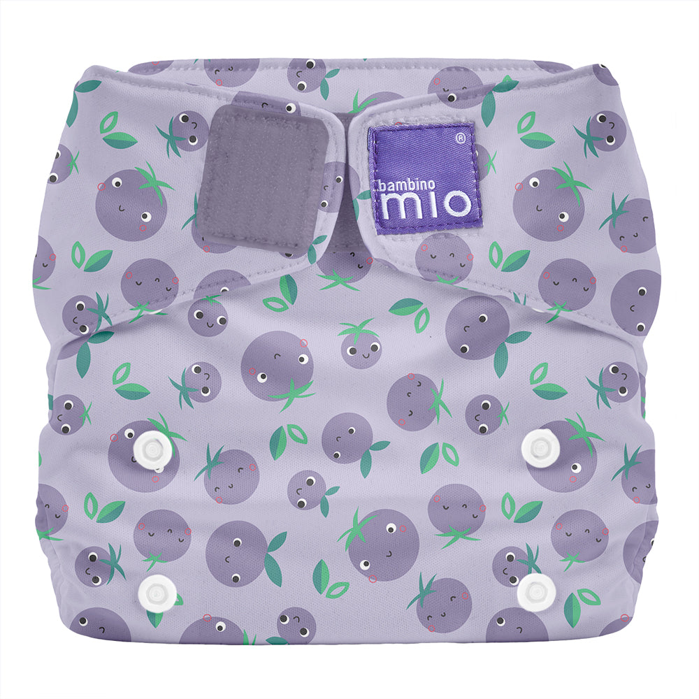 Bambino Mio MioSolo All-in-One Stoffwindel One Size im Design Berry Bounce von vorn
