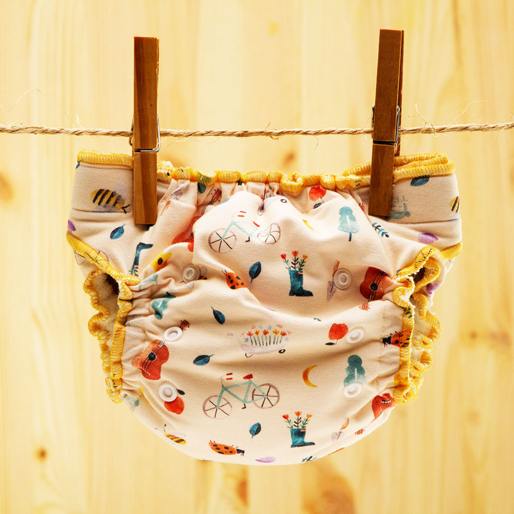 Culla di Teby Höschenwindel mit Pocketfunktion im Design Freedom auf der Wäscheleine (weitere Ansicht)