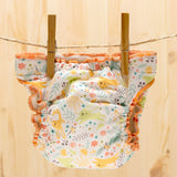 Culla di Teby Höschenwindel mit Pocketfunktion im Design Happy Rabbits auf der Wäscheleine