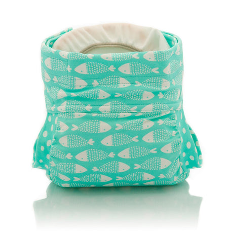 Culla di Teby „Soft Touch“ Überhose und Schwimmwindel im Design Fish and Kids, von vorn