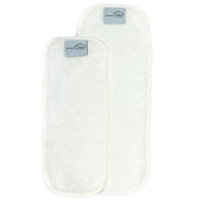 Little Clouds BamBooster Saugeinlagen aus Bambusviskose in den Größen Newborn und One Size nebeneinander