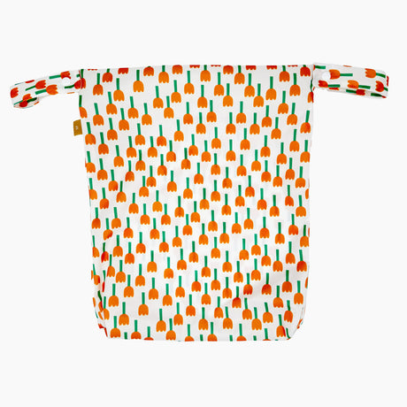 Little Clouds einfache Nasstasche (Wetbag) Gold Edition im Design Tulpen von hinten: orange Tulpen auf weißem Grund
