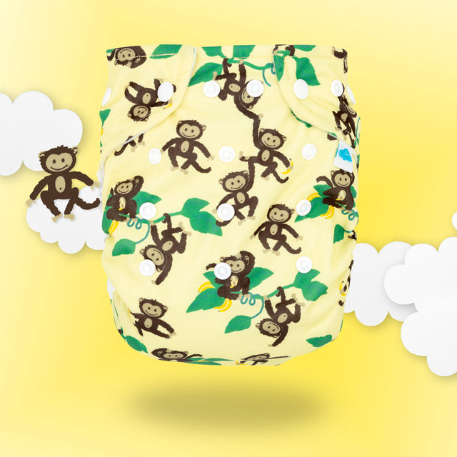 Little Clouds Prefold-Überhose aus PUL im Design Affe auf gelbem Hintergrund mit Wolken
