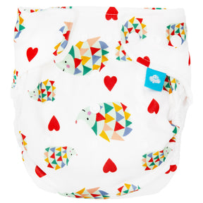 Little Clouds Prefold-Überhose aus PUL im Design Igel von vorn mit Druckknopfleiste zur Größenanpassung