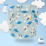 Little Clouds Prefold-Überhose aus PUL im Design Möwen auf hellblauem Hintergrund mit Wolken