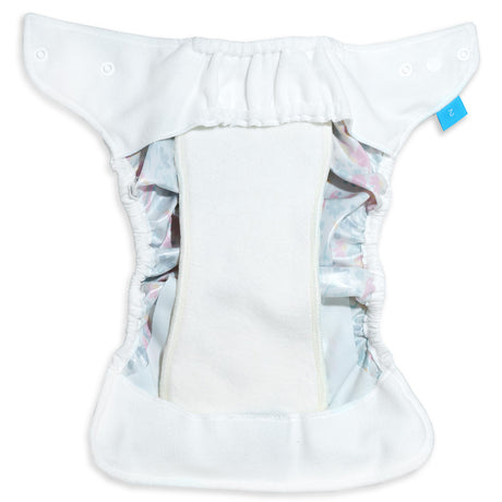 Innenseite der Little Clouds Prefold-Überhose aus PUL im Design Papageien: weißes PUL mit Prefold-Laschen