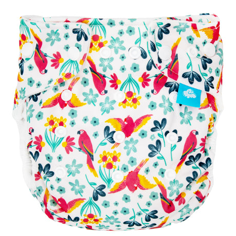 Little Clouds Prefold-Überhose aus PUL im Design Papageien von vorn mit Druckknopfleiste zur Größenanpassung
