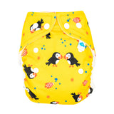 Little Clouds Prefold-Überhose aus PUL in Newborn-Größe im Design Papageientaucher von vorn mit Druckknopfleiste