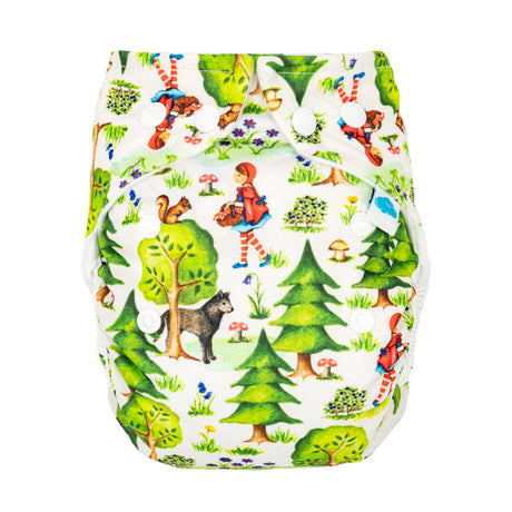 Little Clouds Prefold-Überhose aus PUL in Newborn-Größe im Design Rotkäppchen von vorn mit Druckknopfleiste zur Größenanpassung