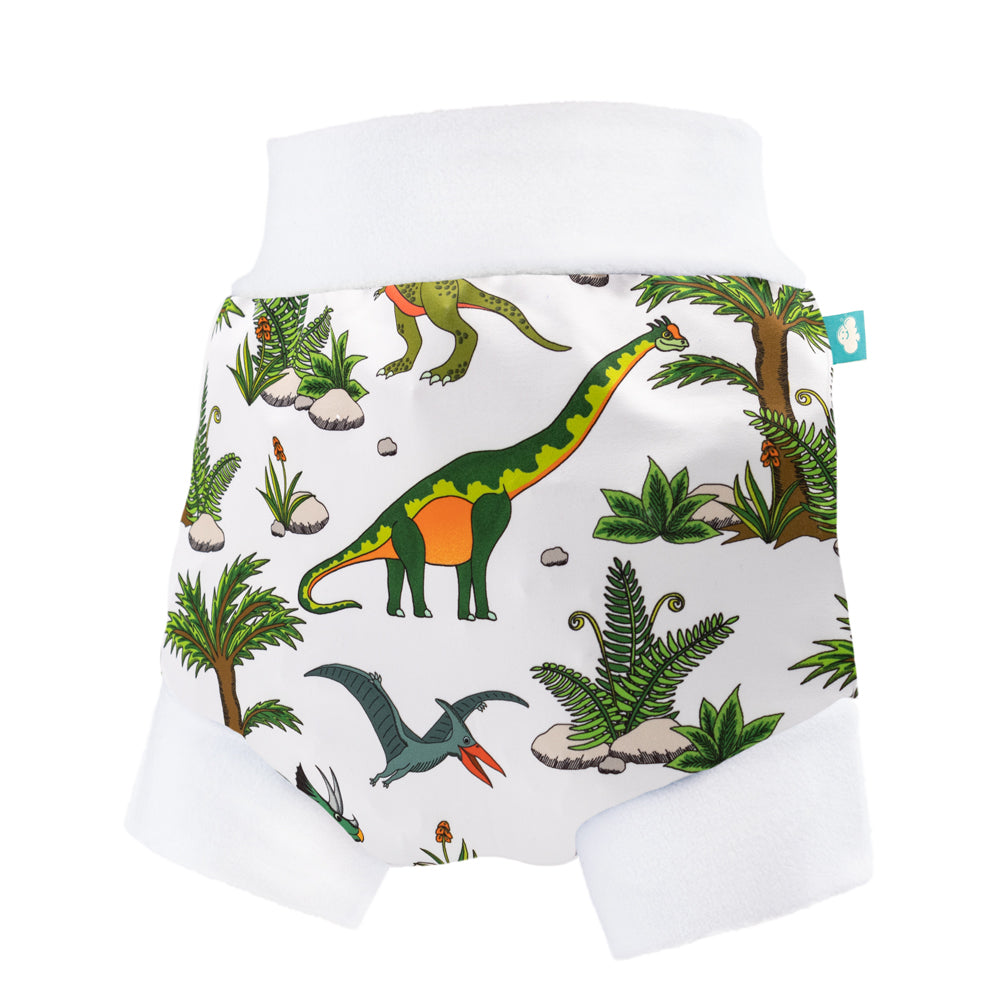 Little Clouds Schlupfhose V2 aus PUL im Design Dino World von vorn: heller Grund mit Dinosauriern und Palmen, weißer Bund und Beinbündchen