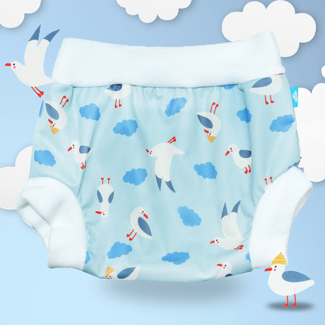Little Clouds Schlupfhose V2 aus PUL im Design Möwen auf hellblauem Hintergrund mit Wolken