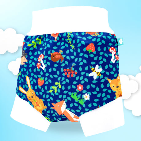 Little Clouds Schlupfhose V2 aus PUL im Design Waldtiere auf hellblauem Hintergrund mit Wolken