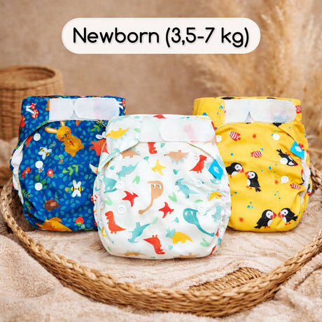 Drei Little Clouds SuperCloud AIO-Windeln in Newborn-Größe (3,5–7 kg) in einem geflochtenen Korb