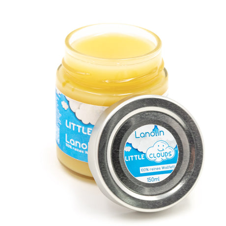 Geöffnetes 150-ml-Glas Little Clouds Wollfett mit gelbem Lanolin, Deckel daneben
