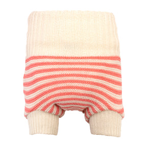 Little Clouds Wollüberhose in Naturweiß mit korallroten Querstreifen, hoher Bund und Beinbündchen, doppelt gestrickt