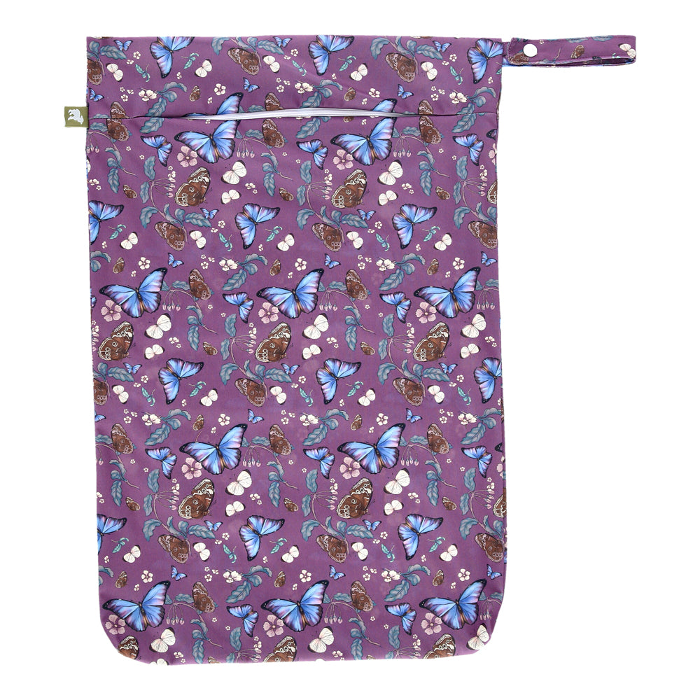 Little Lamb Hanging Nappy Pail XL im Design Butterfly Ballad mit Schmetterlingen auf Violett, von vorn mit Reißverschluss und Schlaufe