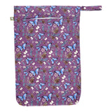 Little Lamb Hanging Nappy Pail XL im Design Butterfly Ballad mit Schmetterlingen auf Violett, von vorn mit Reißverschluss und Schlaufe