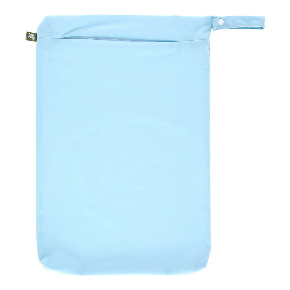 Little Lamb Hanging Nappy Pail XL im Design Duckegg (Hellblau), von vorn mit Reißverschluss und Schlaufe