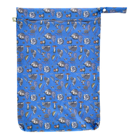 Little Lamb Hanging Nappy Pail XL im Design Truffle Shuffle mit Igeln auf Blau, von vorn mit Reißverschluss und Schlaufe