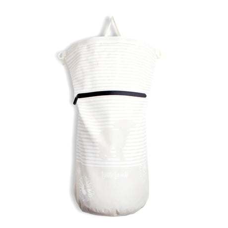 Little Lamb Nappy Pail hängend von vorn mit großem Reißverschluss-Frontfach