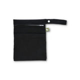 Little Lamb Nasstasche Größe S im Design Black (Schwarz), von vorn mit Trockenfach und Schlaufe
