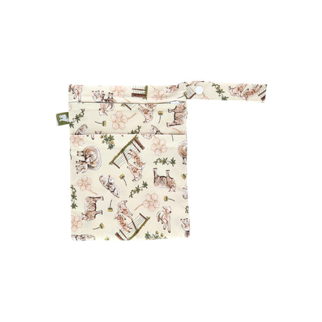 Little Lamb Nasstasche Größe S im Design Loving Ewe mit Schäfchen auf Creme, von vorn mit Trockenfach und Schlaufe