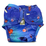 Little Lamb waschbare Schwimmwindel im Design Deep Sea mit Quallen auf Dunkelblau, mit seitlichem Klettverschluss