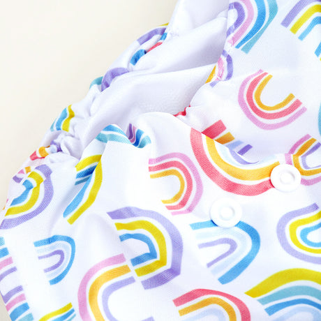 TotsBots PeeNut V2 Überhose (All-in-Two) im Design Rainbow, Detailansicht