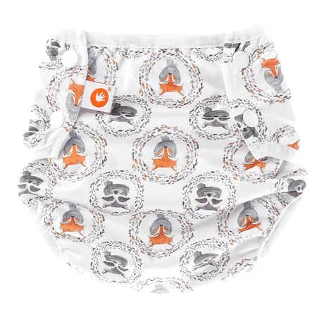 XKKO waschbare Schwimmwindel One Size (4–15 kg) im Design Fox & Raccoon (Füchse und Waschbären) von vorn mit Druckknöpfen