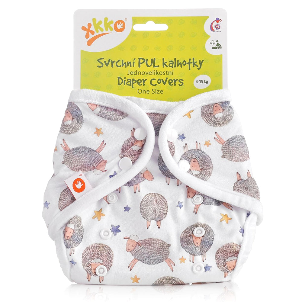 XKKO PUL-Überhose One Size (4–15 kg) im Design Verträumte Schafe von vorn, mit Druckknöpfen und doppelten Beinbündchen