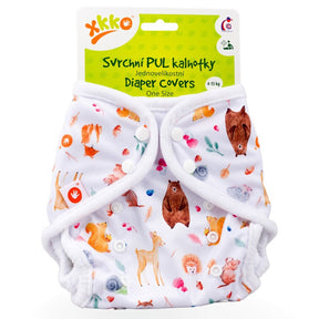 XKKO PUL-Überhose One Size (4–15 kg) im Design Wilder Wald (Wild Forest) von vorn, mit Druckknöpfen und doppelten Beinbündchen